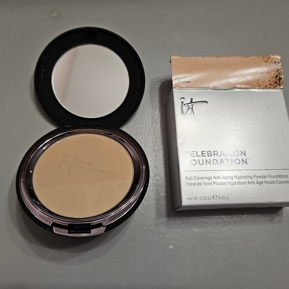 2 IT Cosmetics Celebration Foundation - Medium - Picture 1 of 4